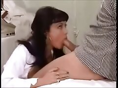 ຜູ້ຊາຍນັກສຶກສາປົດປ່ອຍ fucked ໃນ gondon ໃນກົ້ນ