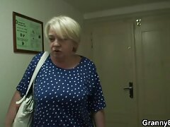 Slut Glamorous ໃນຫຼັກຊັບໄດ້ຮັບ fucked ປະກົດການ