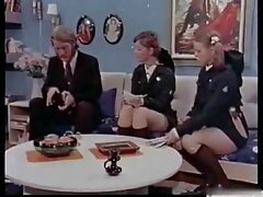 Sitter babitter ຊຸມສະໄຫມວິ fucked ໃນກົ້ນໂດຍຜູ້ຊາຍ