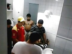 ຜິວເນື້ອສີຂາວງາມທີ່ມີ tits ຂະຫນາດນ້ອຍມີການຫລໍ່