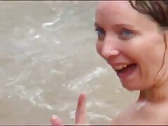 Busty ລະລາຍ fondles pussy ຂອງນາງສໍາລັບການມ່ວນຊື່ນ