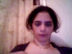 ສາວງາມຟັນ pussy ແລະ masturbates ກັບ vibrator